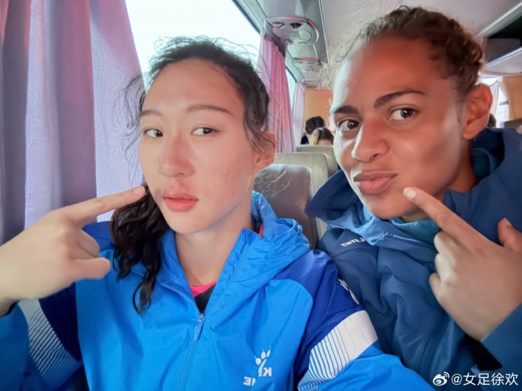 神勇！女足國門(mén)徐歡曬照，比賽中被球砸臉仍力保球門(mén)不失